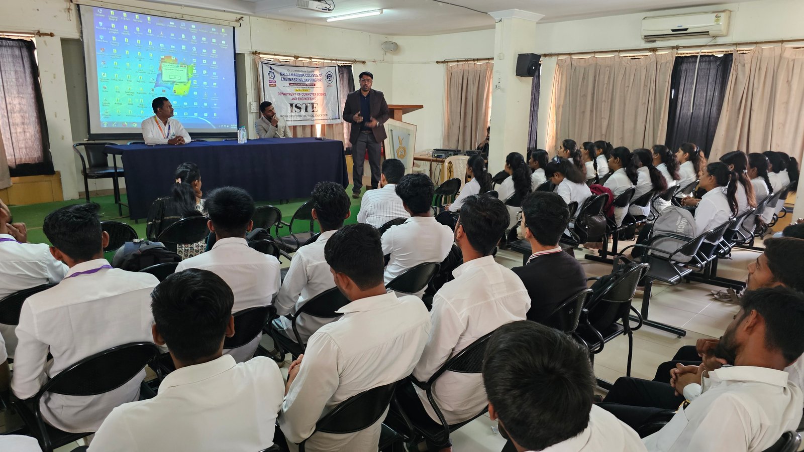 Dr. Akshay Shinde addressing students at Dr. J.J. Magdum College of Engineering, Jaysingpur